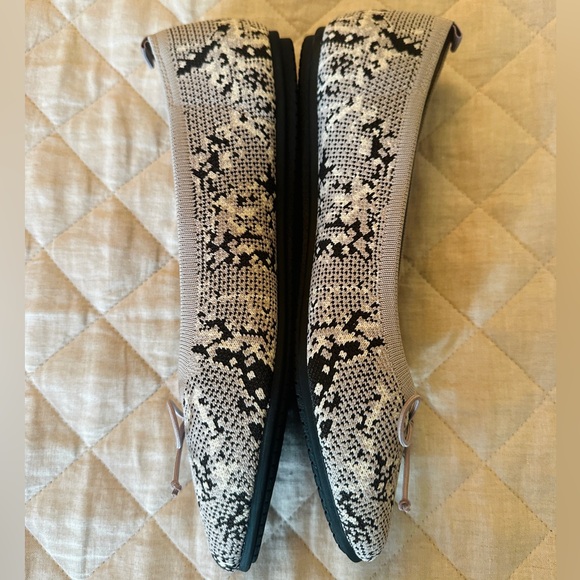 🆕 Vince Camuto Knit Ballet Flat Snakeskin Print, Size 11, Box Included 🐍🖤🤍🩶 - Picture 4 of 10